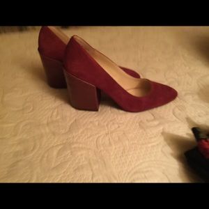 Nine West women Burgundy leather chunk heel pumps